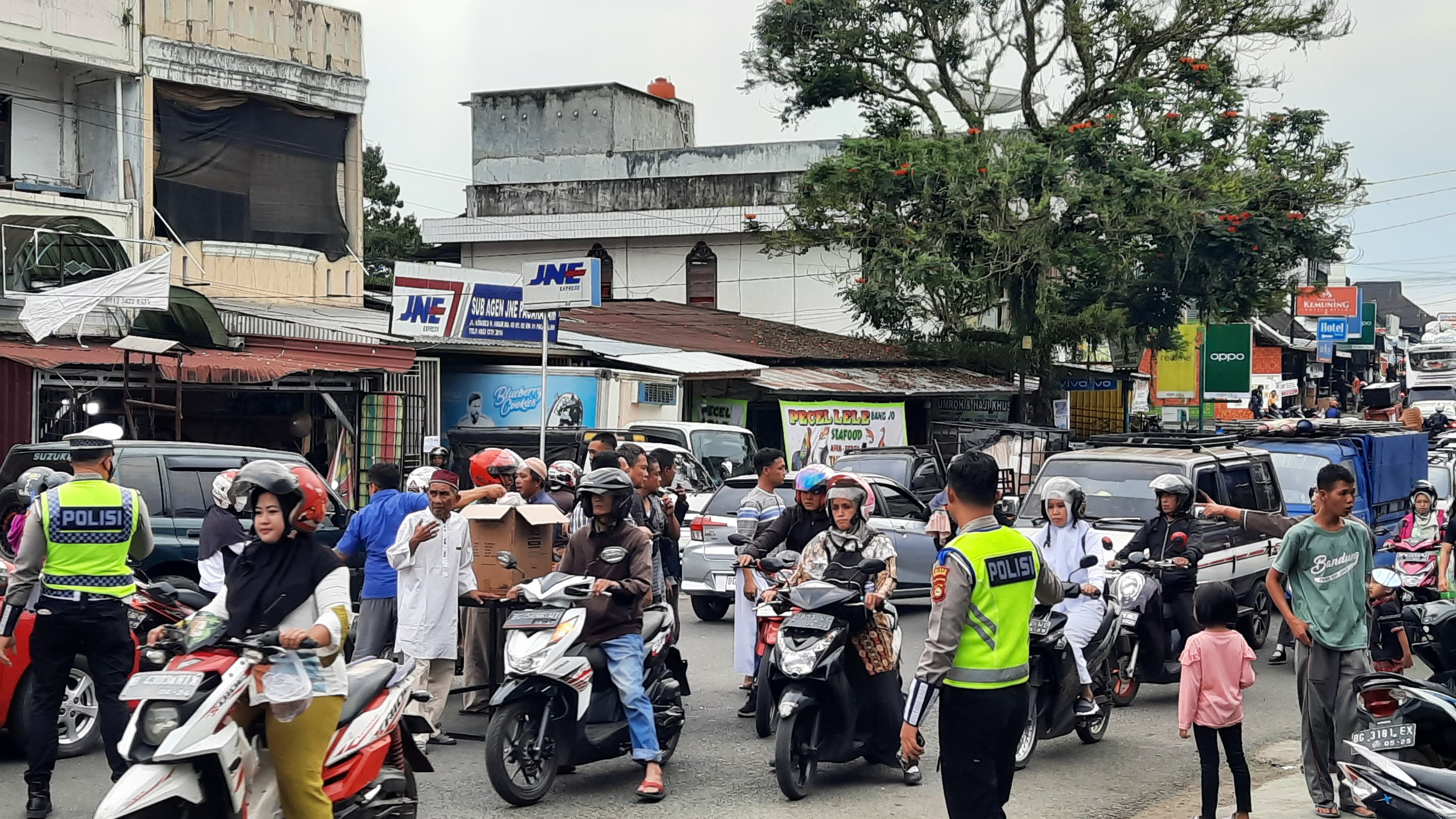 JJB Pagaralam Bagikan 1.300 Bubur Asyura