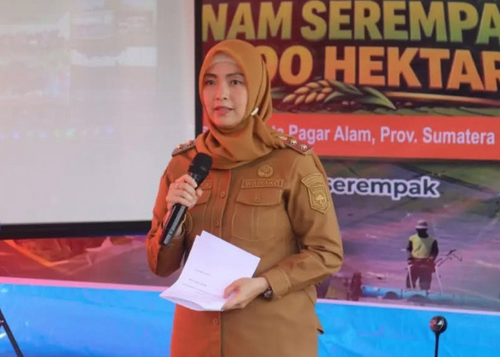 Wawako Hj. Bertha Tanam Padi Serempak, Dorong Pagar Alam Perkuat Ketahanan Pangan