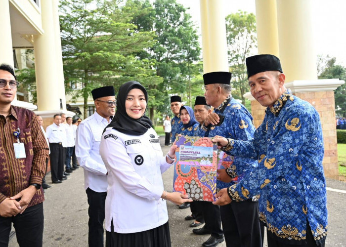 Wawako Pagar Alam Serahkan Penghargaan untuk PNS Purna Tugas