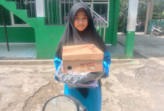 Siswa SMP Unggulan Muhammadiyah Terima Bantuan Perlengkapan Sekolah dari Pemkot