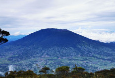 Menaklukkan Marapi: Panduan Pendakian di Gunung Api Teraktif Sumatera Barat