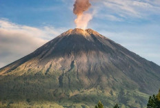 Panorama Alam Dari Puncak Tertinggi Di Pulau Jawa: Gunung Semeru