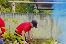 Bersihkan Lingkungan Dengan Gotong Royong Rutin