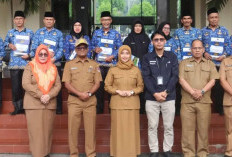 Wawako Pagaralam Hj. Bertha Beri Penghargaan untuk ASN Purna Tugas