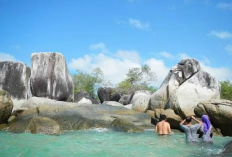 Paduan Pasir Putih dan Batuan Granit yang Memukau di Ujung Utara Pulau Bangka