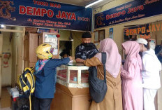 Harga Emas Sentuh Rekor Tertinggi, Rp10,6 juta per suku