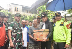 Berikan Bantuan, Tinjau Lokasi Banjir