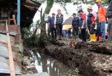 Bersihkan Gorong-gorong Biang Pemicu Banjir