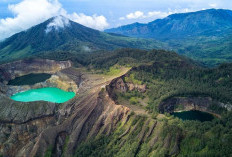 Gunung Kelimutu NTT Memiliki 3 Kawah Dengan Warna Air Berbeda-beda, Simak Penjelasannya!