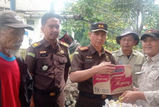 Salurkan Bantuan Korban Terdampak Banjir 