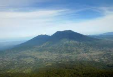 Misteri Gunung Marapi: Antara Keindahan dan Kekuatan Alam