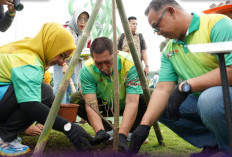 Wako Tanam Pohon di Taman Suroboyo