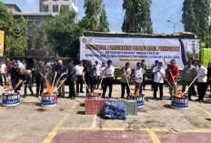 Musnahkan Barang Ilegal Rp19,32 Miliar