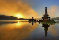Destinasi Wisata Religi Dan Budaya Pura Uluwatu,Bali
