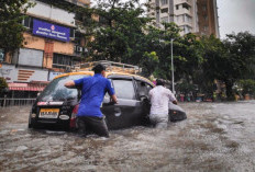Bagaimana Mengatasi Mobil Terendam Banjir dengan Bijak? Begini Caranya!