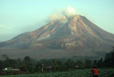 Ini Kabut Misteri, Makna Spiritual Gunung Sinabung Yang Diyakini Masyarakat