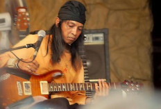 Toto Tewel Sang Legenda Gitaris Indonesia yang Menginspirasi Generasi Muda