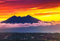 Menguak Fakta Misteri Gunung Salak: Gunung Berapi Aktif di Jawa Barat