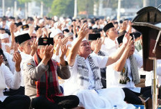  Di Tengah Kabut Asap Karhutla, Herman Deru Ajak Warga Gelar Sholat Istisqa