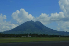 Gunung Ranai Keindahan Alam dan Legenda di Kepulauan Riau