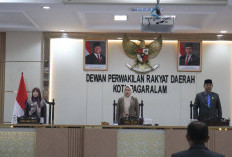 Wakil Wali Kota Hj. Bertha Hadiri Paripurna DPRD