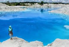 Luar Biasa! Pesona Keindahan Danau Kaolin Atau Kulong Biru Di Bangka Tengah