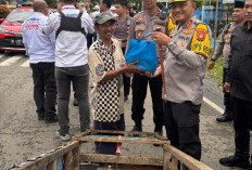 Tebar Kebaikan di Ramadhan , Polres Pagar Alam Bagi Bagi Takjil