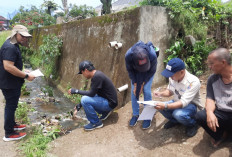 Cegah Banjir dan Erosi, Camat dan Lurah Candi Jaya Tinjau Lokasi Awal Proyek Perbaikan Saluran Air