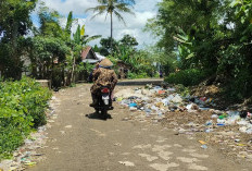 Sampah Menumpuk di Dekat Tebat Gheban, Pengguna Jalan Resah