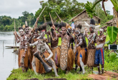 Pakaian dari Kulit Pohon Hingga Kanibal, Inilah 5 Suku Unik Papua yang Harus Kamu Tau!
