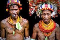 Bikin Geleng-geleng Kepala, Ini 7 Suku Pedalaman di Indonesia yang Masih Ada! Ada Suku Mentawai 