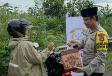 Polsek Dempo Selatan Berbagi Takjil di Bulan Ramadhan