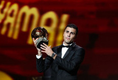 Rodri Sabet Trofi Ballon d'Or 2024