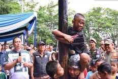 Wali Kota Ludi Oliansyah Buka Lomba Panjat Pinang