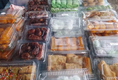 Lapak Mbak Yuli Diserbu Warga Jelang Magrib