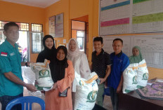 Kelurahan Rebah Tinggi Distribusikan Bantuan Beras Bulog ke Masyarakat
