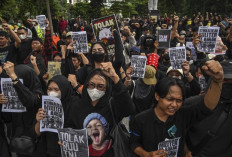 Massa Aliansi Mahasiswa dan Rakyat NTB Demo Tolak UU TNI di Mataram