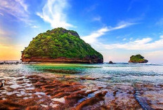 Melihat Misteri Pantai Goa Cina, Ada Apa?