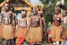 Budaya Papua di Kaki Gunung, Pergulatan Antara Tradisi dan Modernitas
