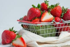 Tak Hanya Sekedar Manis! Ini Dia 5 Sensasi Buah Strawberry Untuk Kesehatan Kulit Anda!