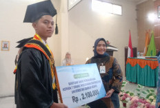 Bank Sumsel Babel Pagar Alam Beri Penghargaan 7 Wisudawan Berprestasi ULD