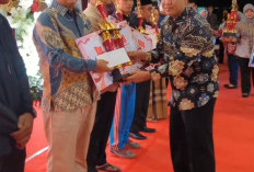 SMP N I Raih Prestasi di Lomba Gerak Jalan HUT RI ke-80
